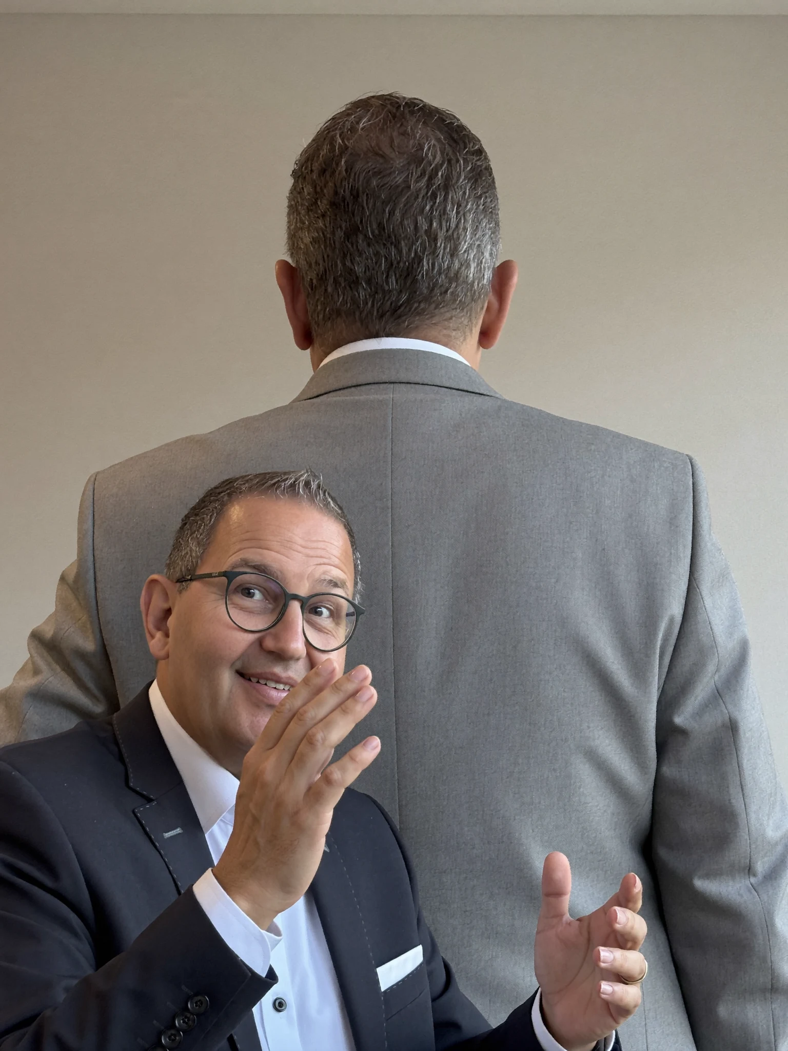 Michael Büdgenbach im Beratungsgespräch mit einem Geschäftsmann